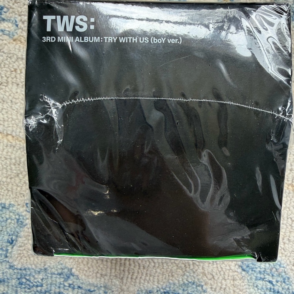 TWS Kpop Album - Picture 2 of 2